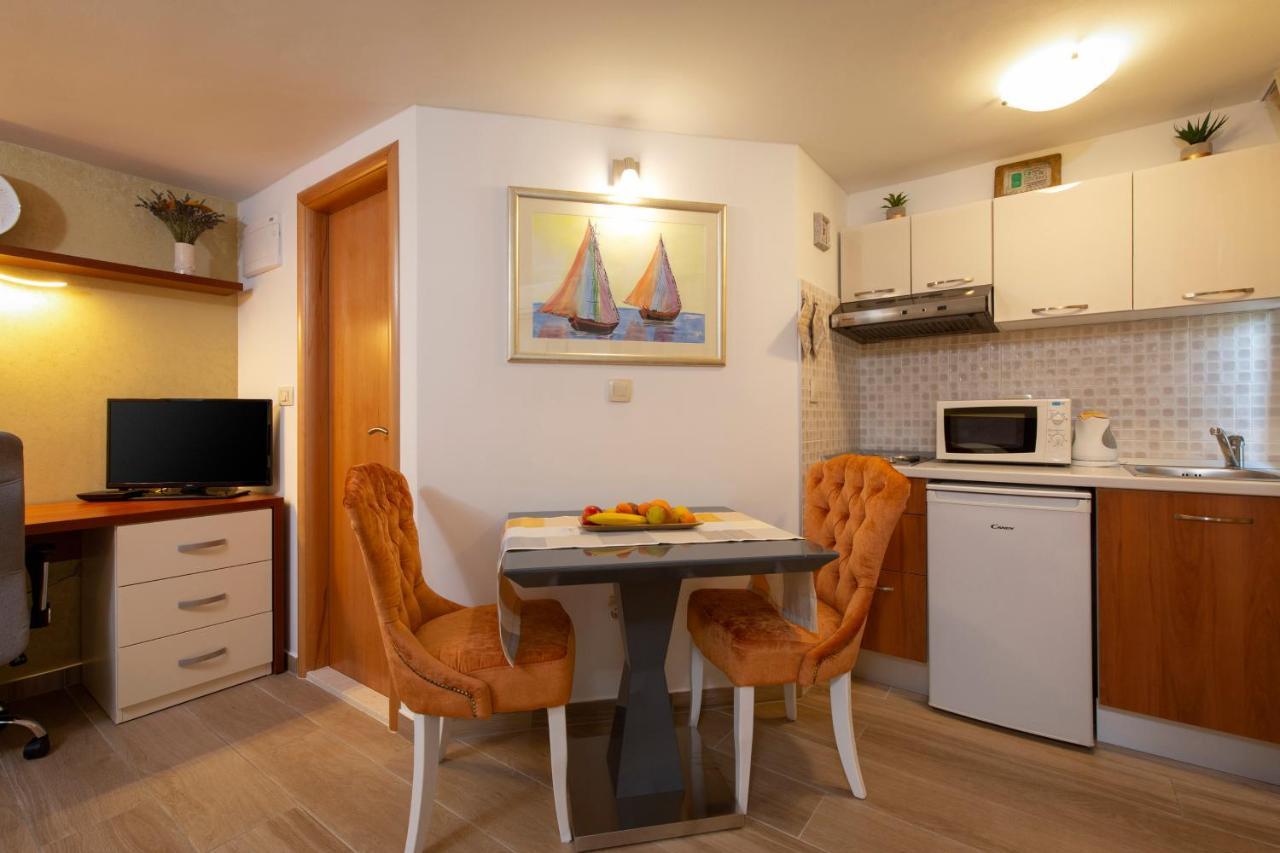 Studio Apartment Oleander Split Buitenkant foto